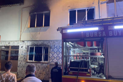 Bursa'da sinir krizi geçiren kişi 2 katlı evlerini yaktı