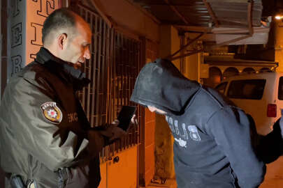 Tarihi binanın kurşun kaplamalarını çalarken yakalandı