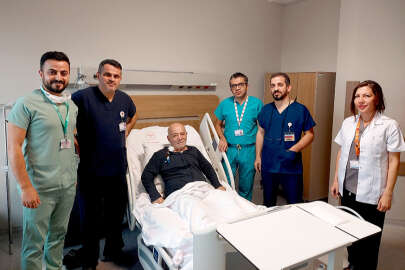 Bursa Şehir Hastanesi'nde iki hastaya bilinçleri açık şekilde by-pass uygulandı