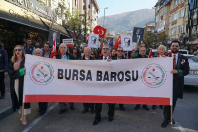 Bursa Barosu'ndan Cumhuriyet yürüyüşü