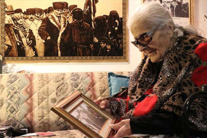 Atatürk'ün 'öğretmen ol' dediği 107 yaşındaki Sabiha Özer'in Cumhuriyet gururu