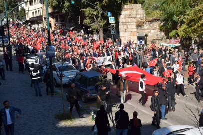 Bursa CHP ve İYİ Parti Cumhuriyet Bayramını yürüyüşlerle kutladı