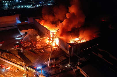Bursa'da tekstil fabrikası yangında küle döndü