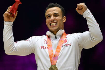 Milli cimnastikçi Adem Asil, İngiltere'de dünya şampiyonu oldu