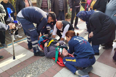 Motosikletin yürüyüş yolunda çarptığı yaya yaralandı