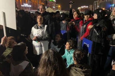 Bursa'da şiddete karşı birleşen kadınlara polis müdahale etti