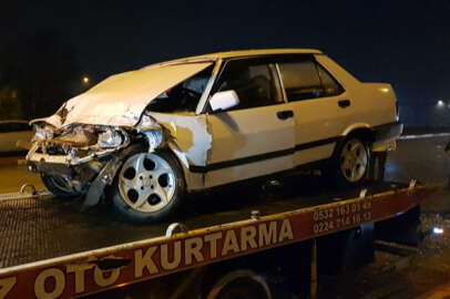 Bursa'da tıra çarpan otomobildeki 3 kişi yaralandı