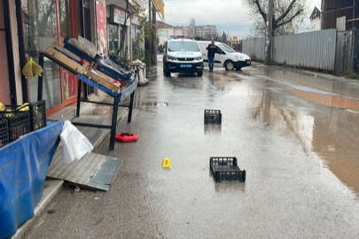 Bursa'da kavga; Bir kişi darp edildi, bir kişi silahla yaralandı