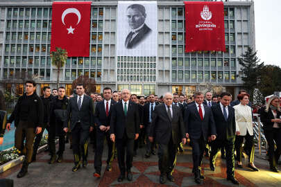 Altılı Masa'nın liderleri ilk kez meydan mitinginde buluştu