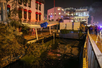 Deniz kenarındaki restoranın balkonu çöktü, 4 kişi yaralandı