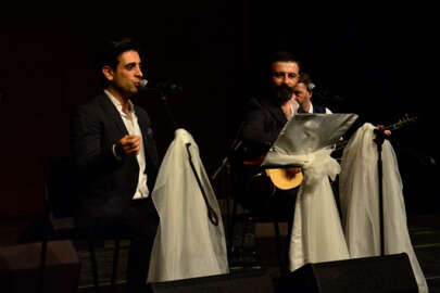 TRT sanatçıları Mustafa ve Müslüm Eke Bursa'da konser verdi