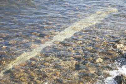 İznik Gölü'nde sular çekilince taş sütun ortaya çıktı