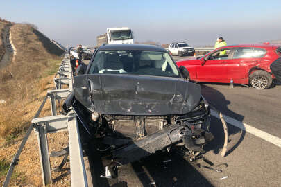 Bursa'da sisle gelen zincirleme kazada 7 kişi yaralandı