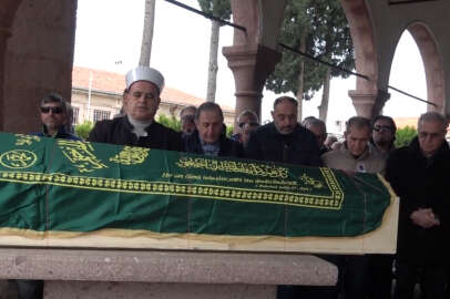 Gazeteci Hilmi Şahin Ayvalık'ta toprağa verildi