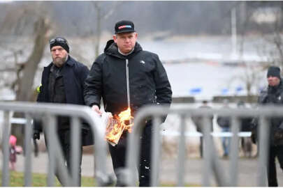 İsveç'te ırkçı parti lideri Türkiye Büyükelçiliği önünde Kur'an yaktı
