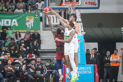 Frutti Extra Bursaspor Gaziantep Basketbol'u 85-82 mağlup etti