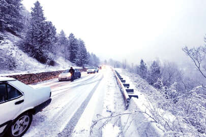 Orhaneli-Bursa karayolunda sürücülerin kar ile imtihanı