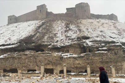 Depremde Gaziantep Kalesi de hasar gördü