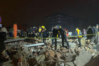 Deprem bölgesinden gelen ilk bilgilere göre 76 ölü, 440 yaralı var