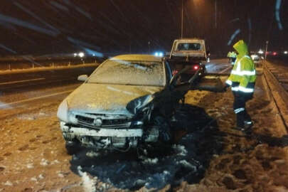 Orhangazi'de iki otomobilin çarpıştığı kazada 2 kişi yaralandı