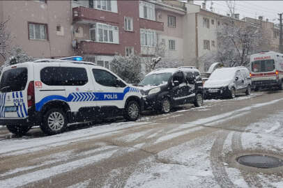 İnegöl'de yalnız yaşayan kişi evinde ölü bulundu