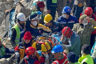 Adıyaman'da, depremin 152. saatinde bir kadın sağ çıkarıldı