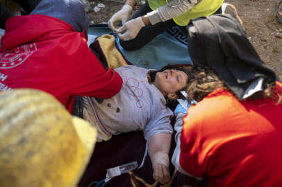 Antakya'da depremin 228. saatinde anne ve 2 çocuğu kurtarıldı