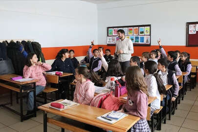 Depremden etkilenen illerde 99 bin 853 öğrencinin nakilleri yapıldı