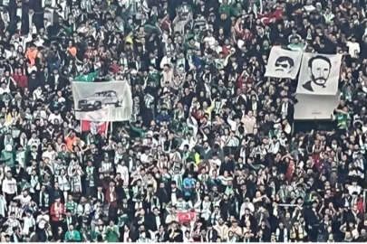 Bursaspor tribününde 'Beyaz toros' ve 'Yeşil' posteri açıldı