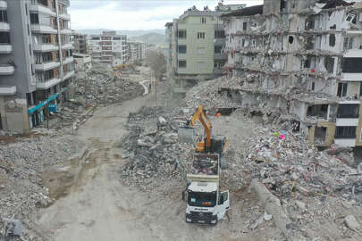 Depremde yıkılan binalarla ilgili 269 kişi tutuklandı