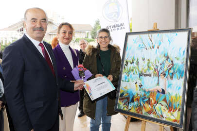 Mudanya'da depremzedeler yararına resim sergisi