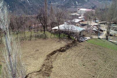 Adıyaman'da fay hattındaki köyün bir kısmı depremle yükseldi