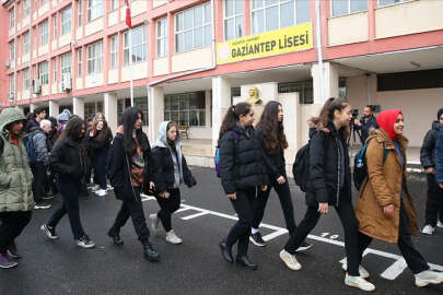 Depremden etkilenen 3 ilde eğitim öğretim yeniden başladı