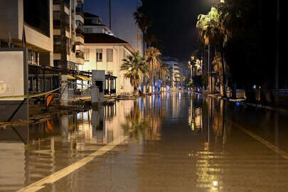İskenderun'da deniz seviyesi yükseldi caddeleri su bastı