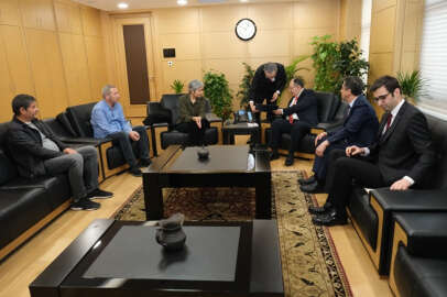 Emek ve Özgürlük İttifakı protokolünü YSK'ye teslim etti