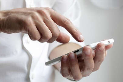 Cep telefonuna gelen zamlar yürürlüğe girmeden iptal edildi