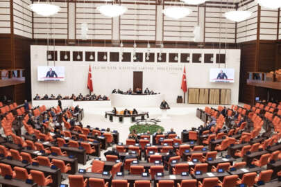 En düşük emekli maaşını 7 bin 500 liraya çıkartan teklif yasalaştı