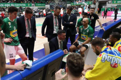 Frutti Extra Bursaspor sahasında Bahçeşehir Koleji'ne 87-81 yenildi