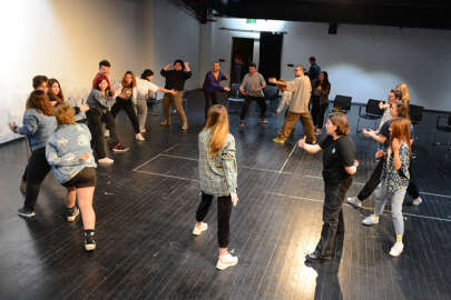 Nilüfer'de gençler yeni tiyatro sezonu için çalışmalara başladı