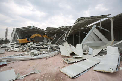Nilüfer’de kaçak fabrika yıkımları sürüyor