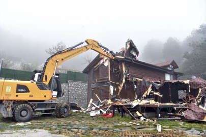 Uludağ yolu üzerine kaçak yapılan villa yıkıldı