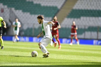 Bursaspor evinde Erzincanspor'u 2-1 yendi