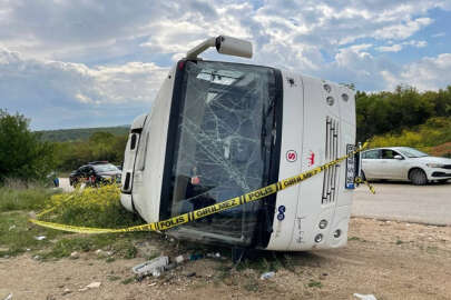 Öğrenci servisi tırla çarpıştı; 23 yaralı