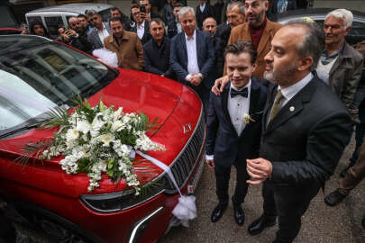 Bursa'da 'Anadolu kırmızısı' Togg gelin arabası oldu