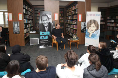 Özgür Ozan öğrencilere Tomris Uyar öyküsü okudu