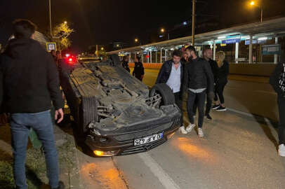 Çekiciye çarpıp takla atan otomobildeki 2 kişi yaralandı