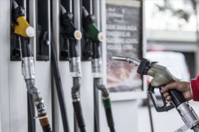 Akaryakıtta peş peşe indirim