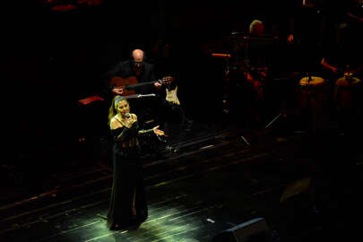 Sanatçı Nilüfer Bursa'da nostalji rüzgarı estirdi