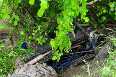 Orhangazi'de şarampole devrilen traktördeki yaşlı çift yaralandı