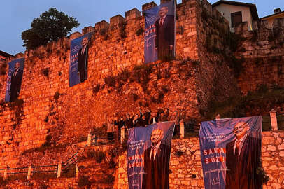 Bursa'da Kılıçdaroğlu'nun seçim afişini asan 5 genç gözaltına alındı